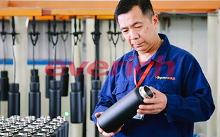 飲料ボトルの卸売のすべてのバッチで一貫した品質をどのように確保しますか?