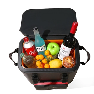 キャンプ用の特大クーラーバックパック